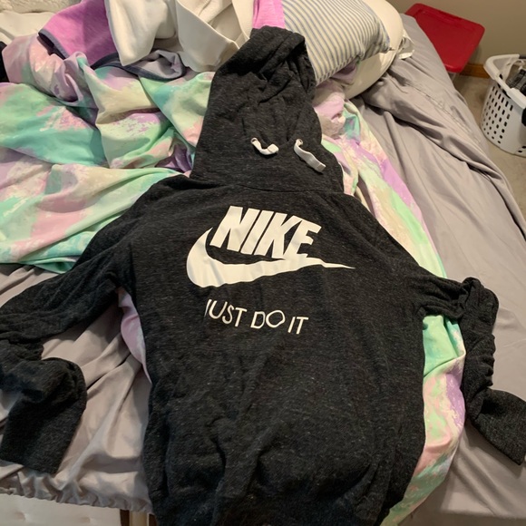 Nike Other - Nike sweatshirt worn once